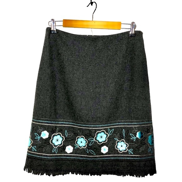 Dress barn Wool Blend Embroidered Flower Patch Fringe Zipper Grey Pencil Skirt 6 - Picture 1 of 12